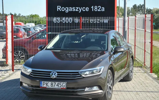 volkswagen passat Volkswagen Passat cena 64900 przebieg: 146480, rok produkcji 2017 z Czersk